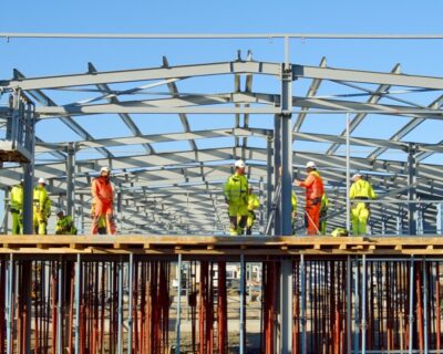5 situații care creionează costul real al unei hale industriale